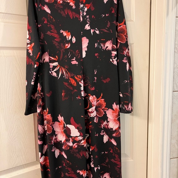 Venus black floral dress - Picture 2 of 6